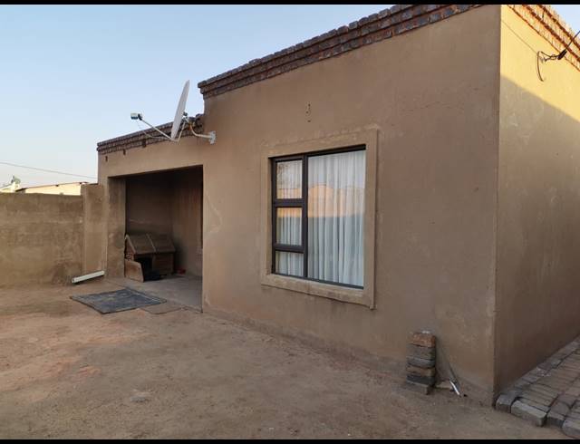 2 BEDROOM HOUSE FOR SALE IN TSAKANE